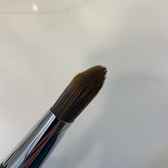 Younique Contour Brush - Picture 4 of 5
